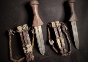 Knives & Daggers