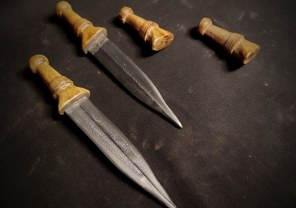 Knives & Daggers