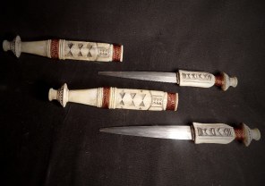Knives & Daggers